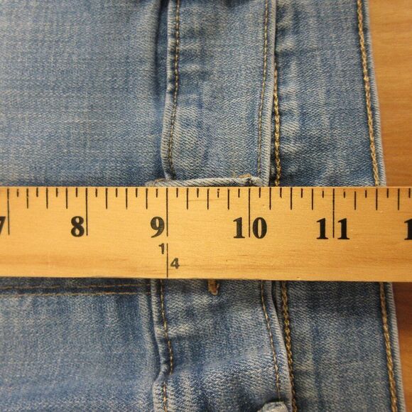 LEVI'S Classic Bermuda Denim Jean SHORTS Womens Size 32 Capri Skimmer Light Wash - Picture 11 of 13